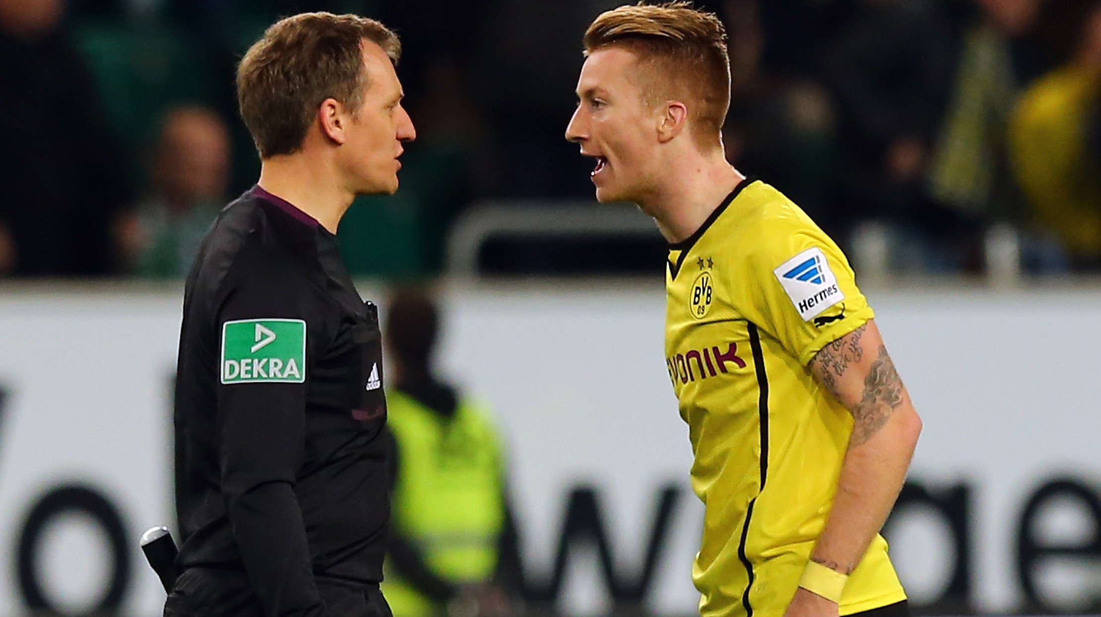 Futbal_Marco Reus_Dortmund_rozhodca